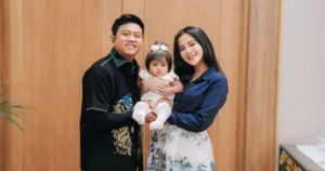 denny caknan bersama anak dan istrinya