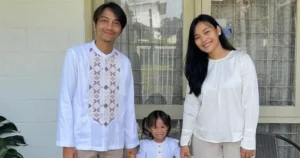 fiersa besari dan kinasih menyusuri bumi dan istrinya