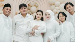 mahalini dan keluarga besar