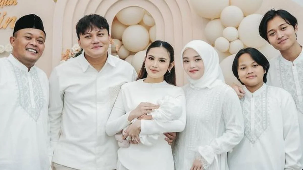 mahalini dan keluarga besar