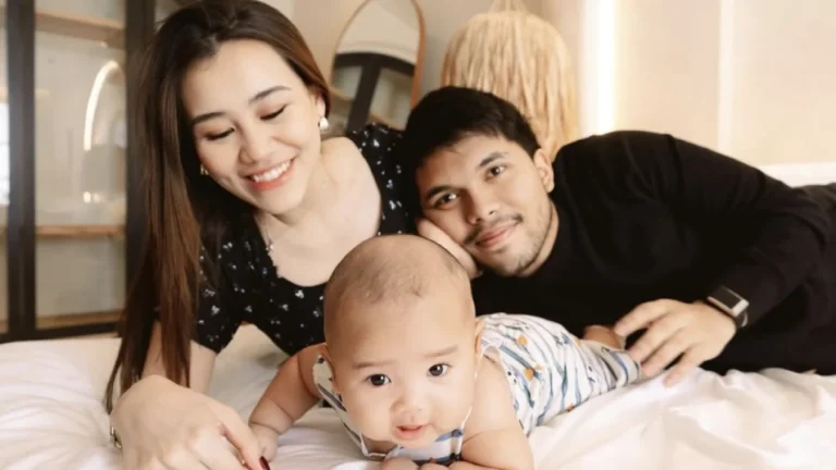 thariq halilintar bersama anak dan istri